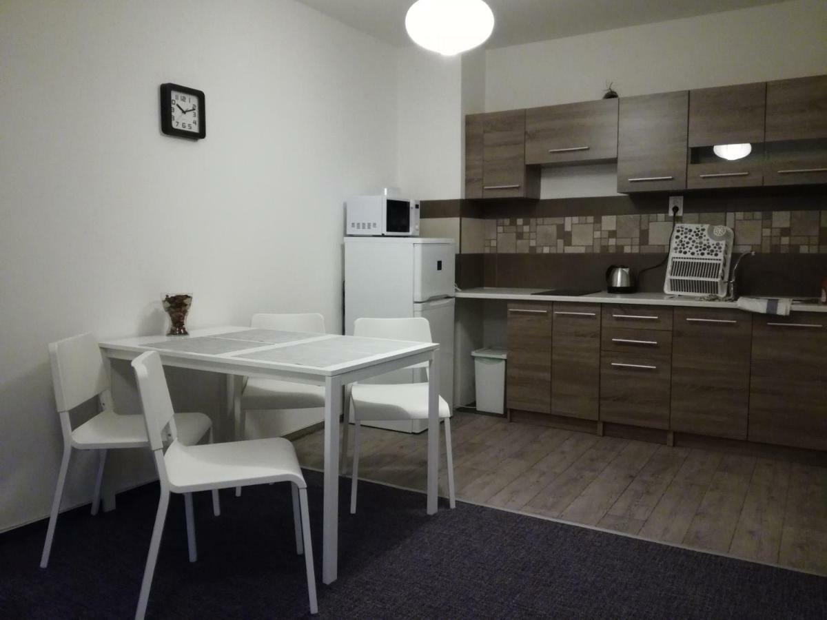 Apartmán Prefa Benesov nad Ploucnici Esterno foto